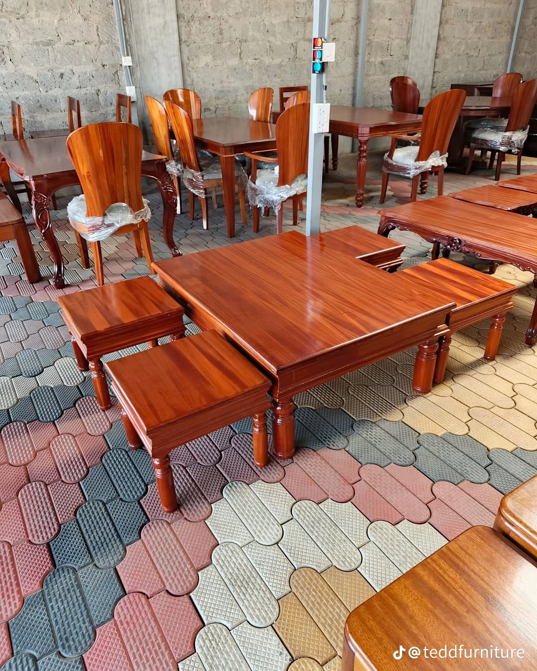 Solid Mahogany coffee Table Can be customized to any size, colour of your choice - photo 2