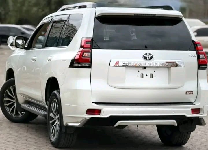 2019 Toyota Land Cruiser Prado TX-L 2.7L Petrol 4WD – Sunroof, Leather, 7-Seater - photo 3