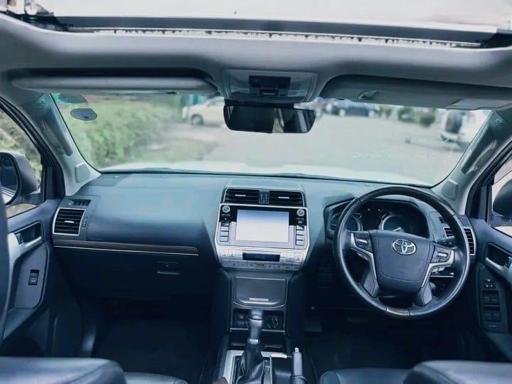 2019 Toyota Land Cruiser Prado TX-L 2.7L Petrol 4WD – Sunroof, Leather, 7-Seater - photo 4