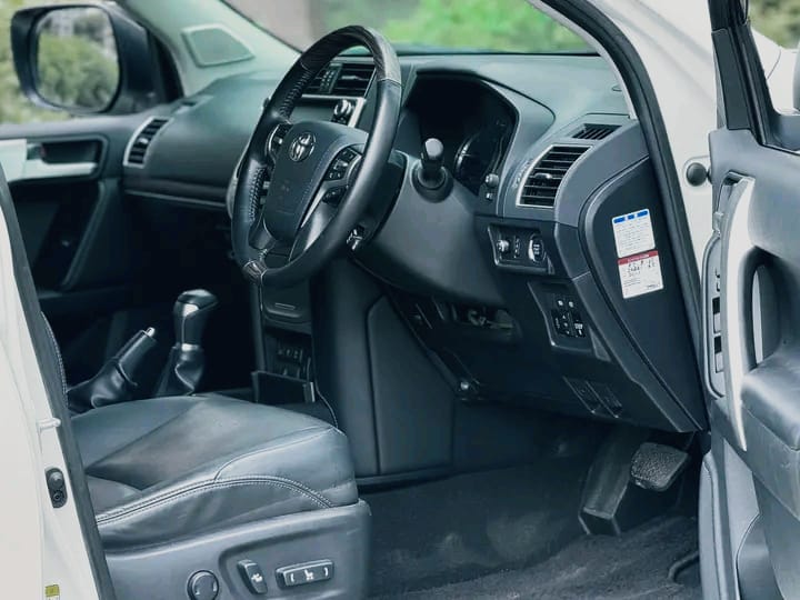 2019 Toyota Land Cruiser Prado TX-L 2.7L Petrol 4WD – Sunroof, Leather, 7-Seater - photo 6