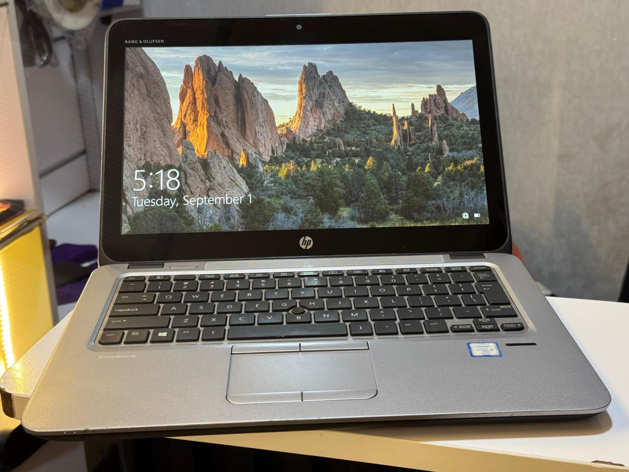 HP EliteBook 820 G3 Core i5 – 8GB RAM, 256GB SSD, 12.5" Touchscreen Laptop - photo 2