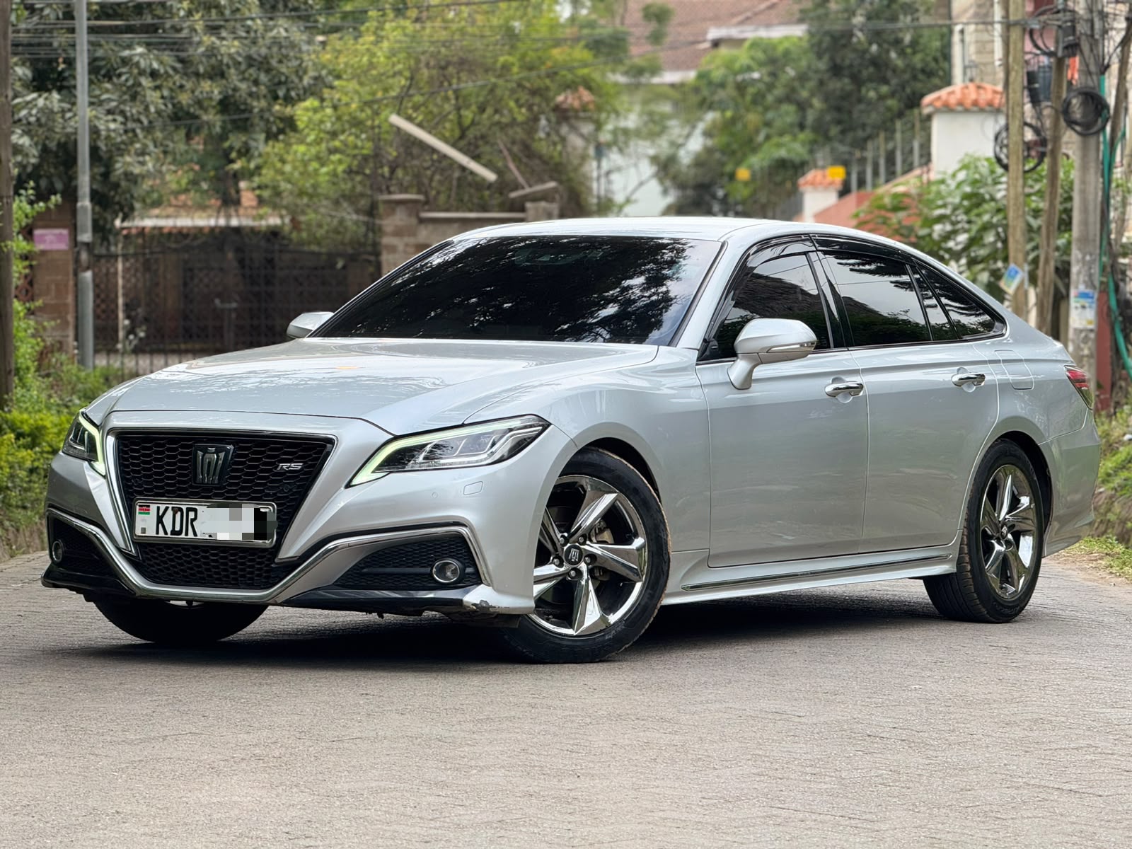 2018 Toyota Crown RS 2.5L Automatic – Premium Half Leather | HUD | Lane Keep Assist | - photo 2