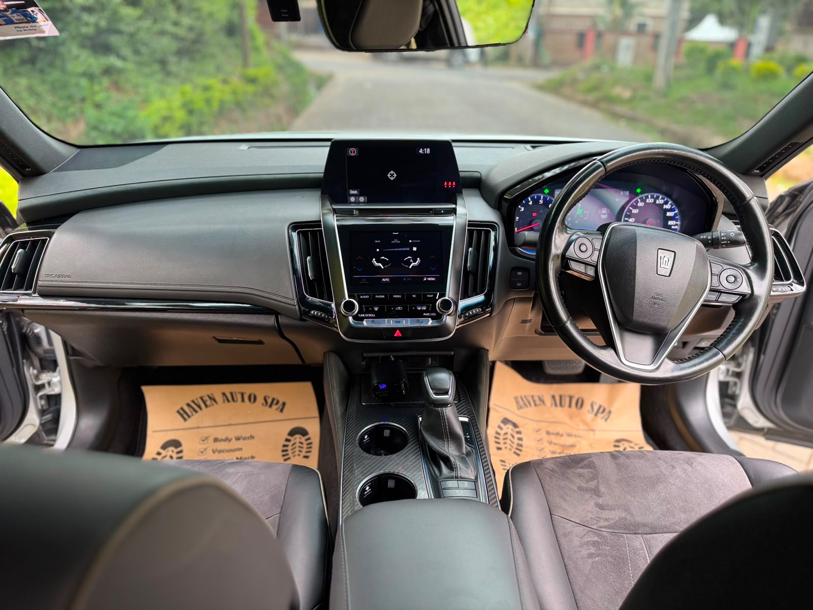 2018 Toyota Crown RS 2.5L Automatic – Premium Half Leather | HUD | Lane Keep Assist | - photo 5