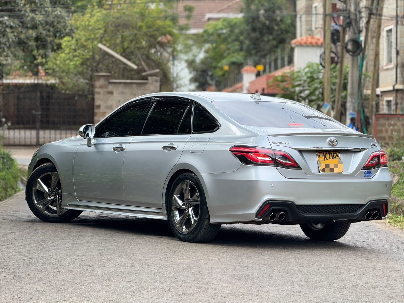 2018 Toyota Crown RS 2.5L Automatic – Premium Half Leather | HUD | Lane Keep Assist | - photo 8