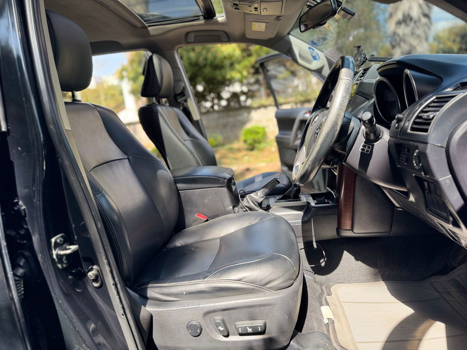 2015 Toyota Land Cruiser Prado TX 2.7L Petrol Automatic 4WD – Sunroof | 7-Seater - photo 8
