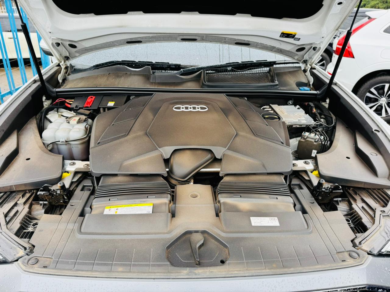 2019 Audi Q8 S-Line TFSI Quattro 3.0L V6 Petrol AWD – 50,147 km | Premium SUV - photo 4
