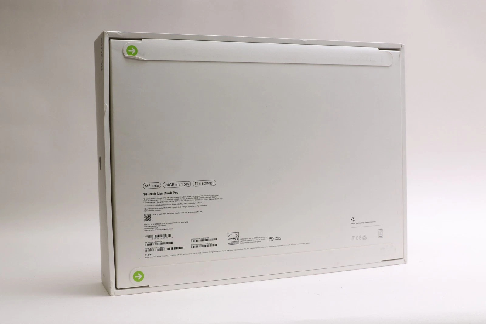 2025 Apple MacBook Pro 14-Inch M5 Chip 24GB RAM 1TB SSD – Brand New Sealed - photo 2
