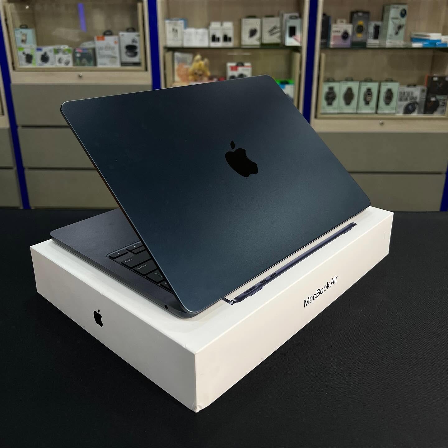 Apple MacBook Air M4 13.6-Inch 16GB RAM 256GB SSD – Midnight | Boxed