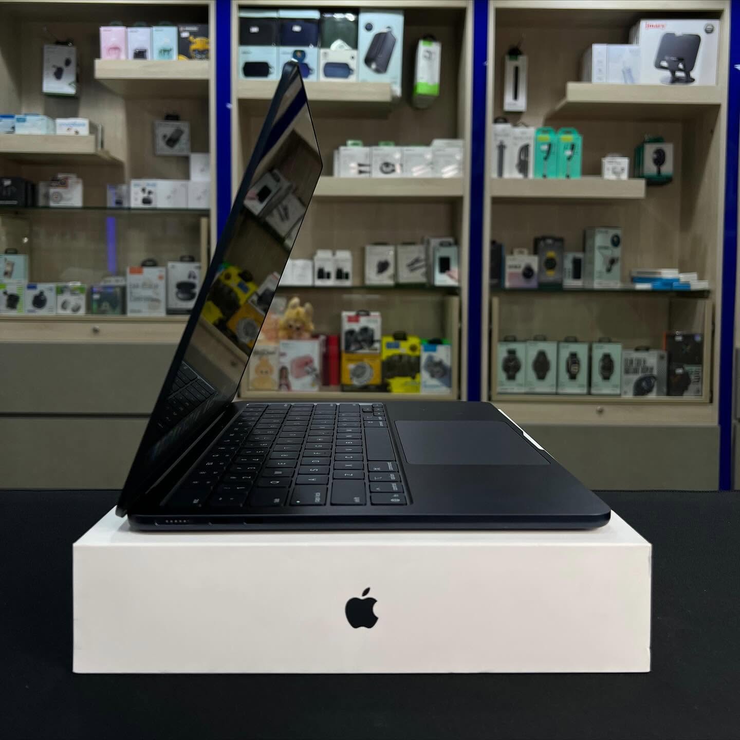 Apple MacBook Air M4 13.6-Inch 16GB RAM 256GB SSD – Midnight | Boxed - photo 3