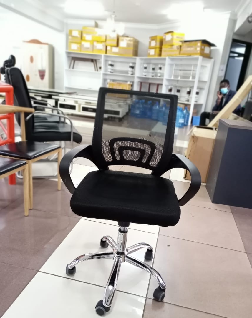 Low Back Mesh Office Chair – Swivel Clerical Chair with Adjustable Height & Chrome Base