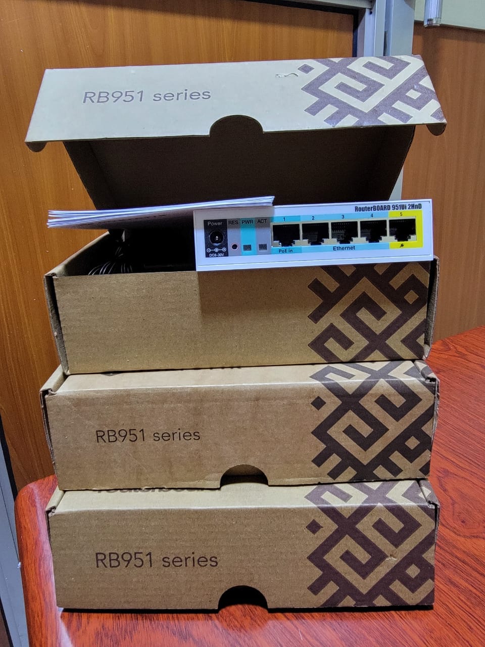 MikroTik RB951Ui-2HnD Wireless Router – 5-Port Ethernet WiFi Router with PoE
