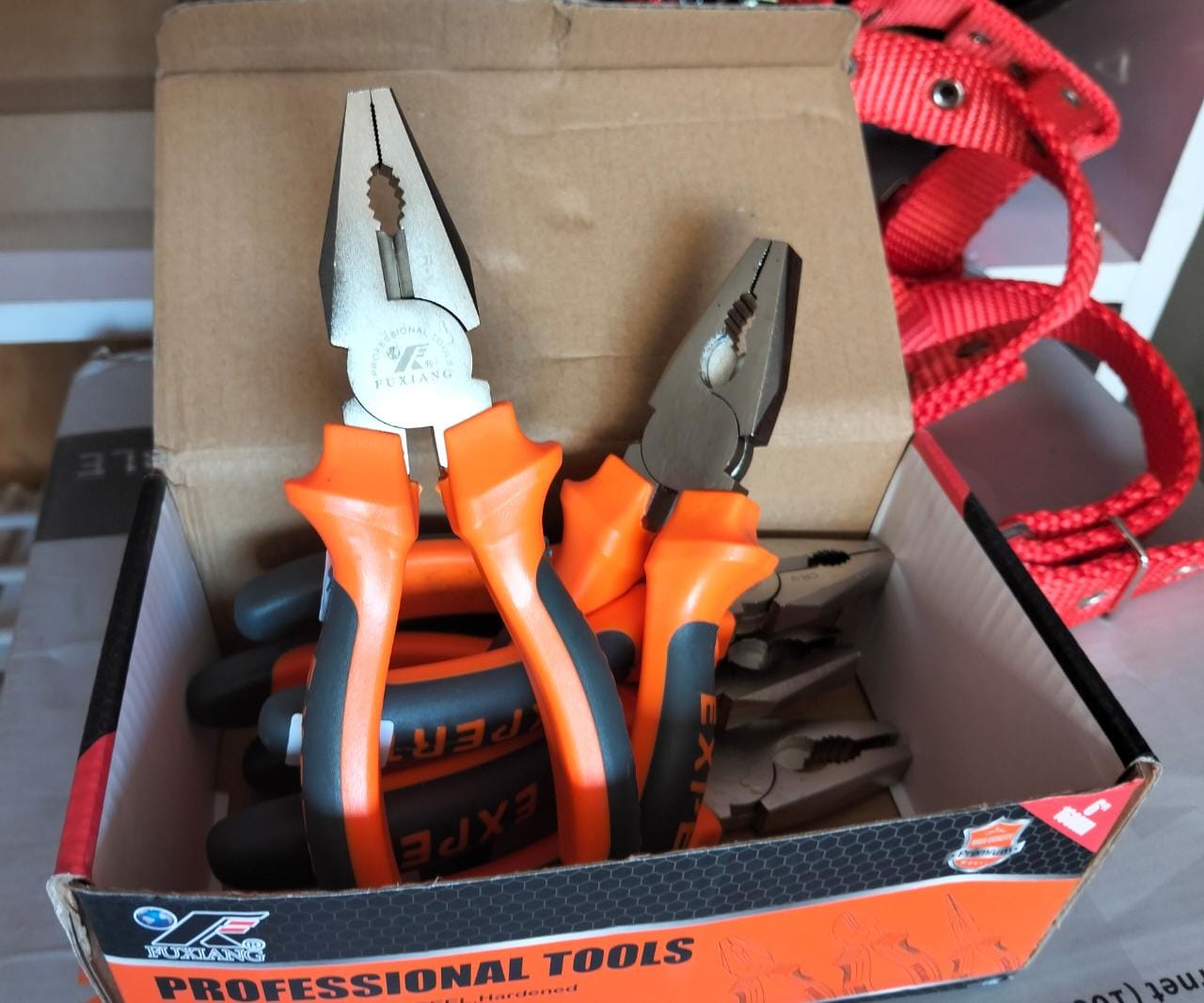 Professional Combination Pliers – Heavy-Duty Hand Tool for Electrical, Repair & DIY Work