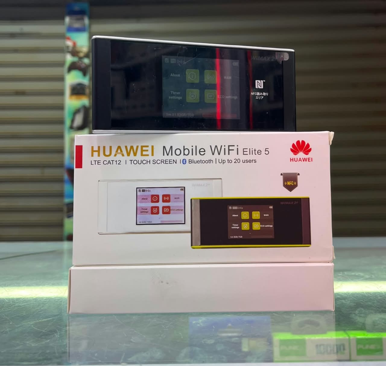 Huawei Mobile WiFi Elite 5 LTE Cat12 Portable Router with Touch Screen & NFC