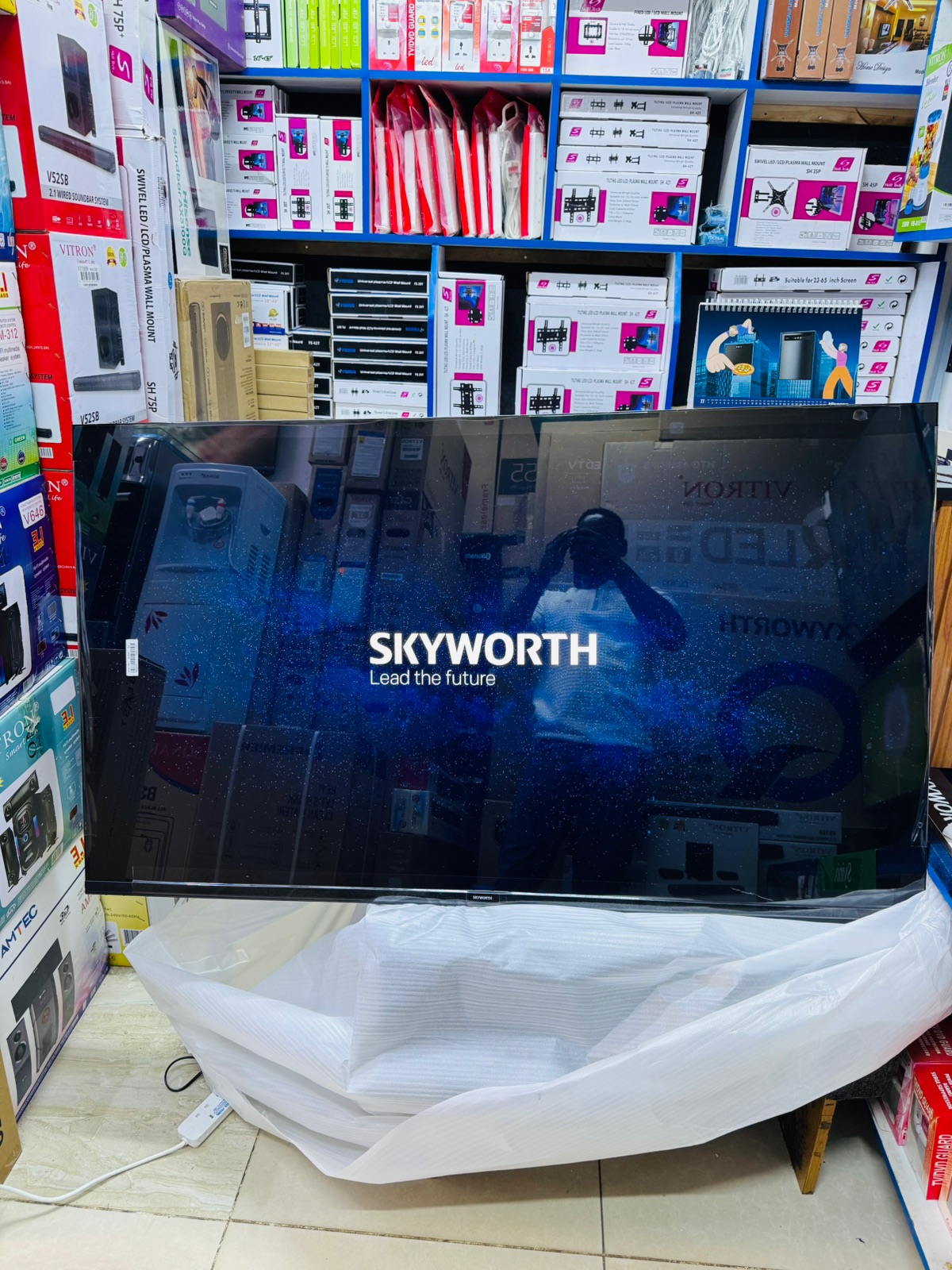 Skyworth 60-Inch QLED 4K Google Smart TV – Frameless Display with Bluetooth - photo 2