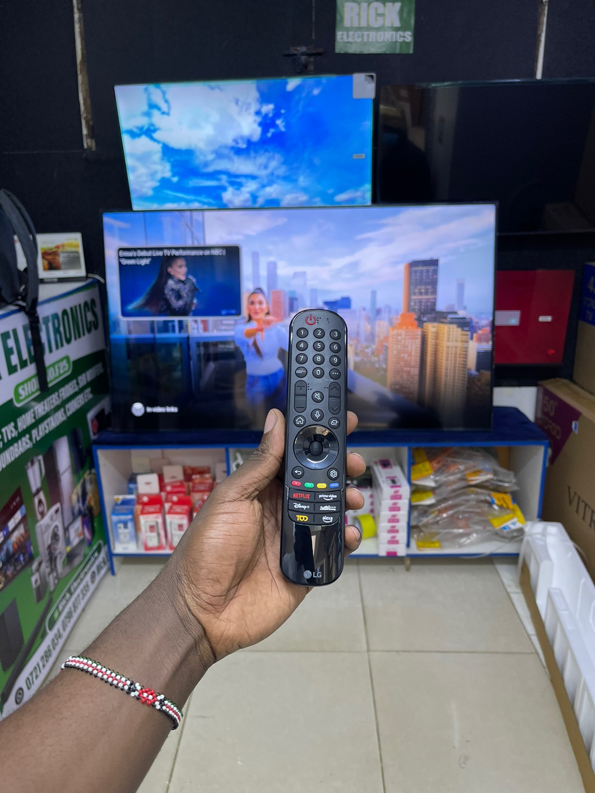 LG 70-Inch 4K UHD Smart TV 70UR80 with Bluetooth and Netflix - photo 2