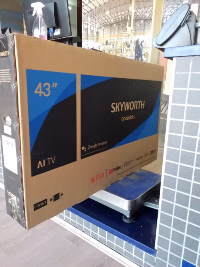 Skyworth 43-Inch Android Smart TV Frameless with YouTube and Netflix - photo 3